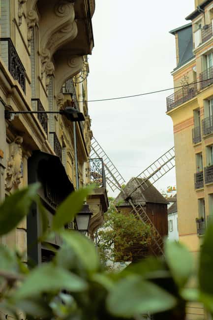 Paris: Montmartre Guided Walking Tour - Vigne du Clos Montmartre and a real village feel