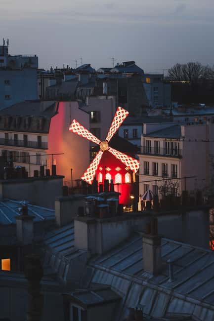Paris: Montmartre Guided Walking Tour - Price and logistics: where the value really comes from