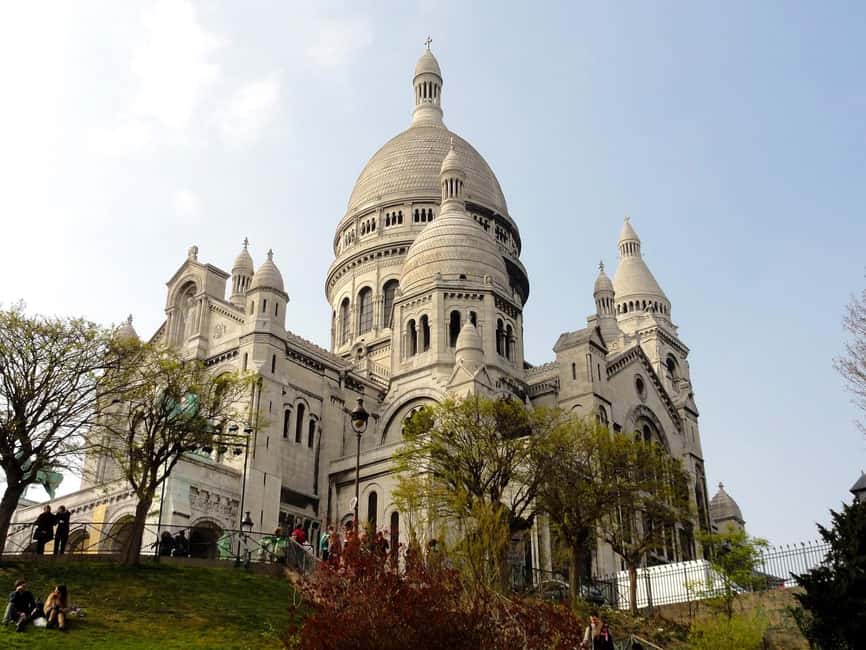 Paris : Montmartre highlights walking tour - Montmartre’s vibe: why this neighborhood still feels like a magnet for artists