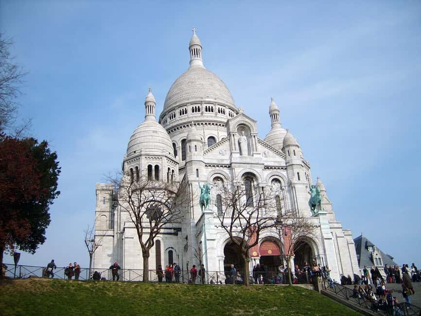 Paris : Montmartre highlights walking tour - Moulin de la Galette, Dalida, and La Maison Rose: why these stops feel lived-in