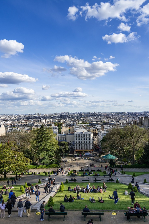 Paris: Montmartre Highlights Walking Tour with a Local Guide - The in-between streets: vineyards, courtyards, cabarets, and hidden passageways
