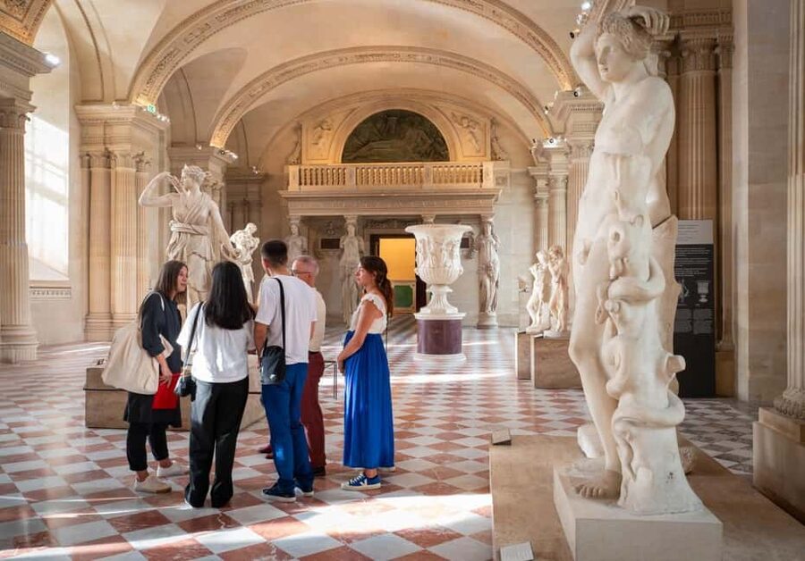 Paris: Montmartre, Notre-Dame, & Louvre Tour with Cruise - Lunch break strategy: you’ll get time, but not a meal