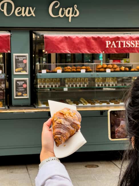 Paris: Montmartre Pastry and Chocolate Tasting Tour - Meeting at Place Pigalle: Start Smart (and Find Your Guide Fast)