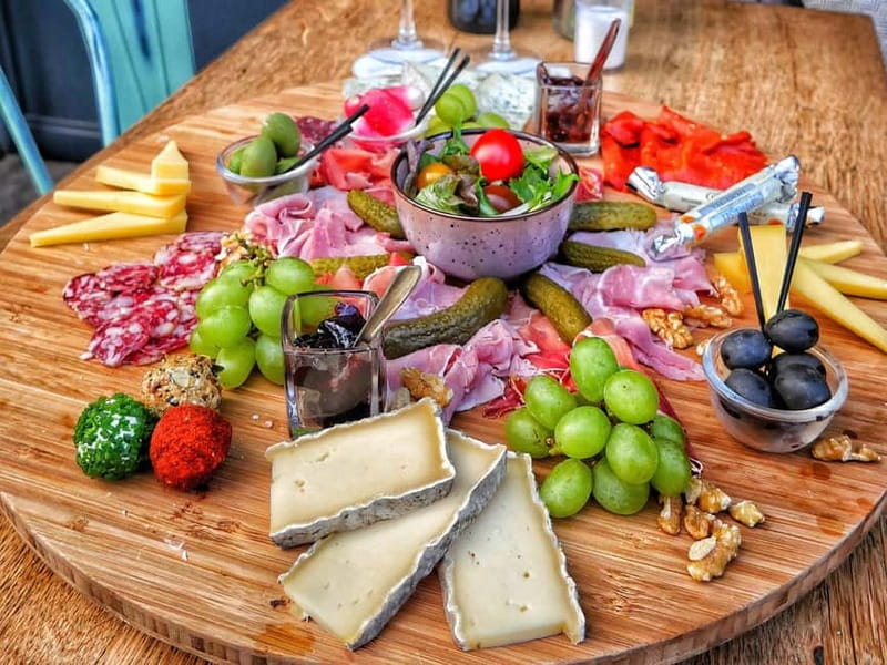 Paris: Montmartre/Pigalle Foodie Tour with Tastings - Who should book this Montmartre/Pigalle foodie night