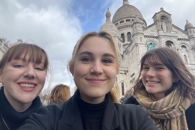 Paris (Montmartre) Scavenger Hunt and Sights Self-Guided Tour - Stop 1: Moulin Rouge Setup and Your First Clues