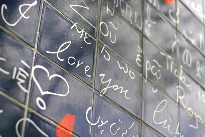 Paris (Montmartre) Scavenger Hunt and Sights Self-Guided Tour - Stop 3: Place du Tertre and Photo Tasks for Points