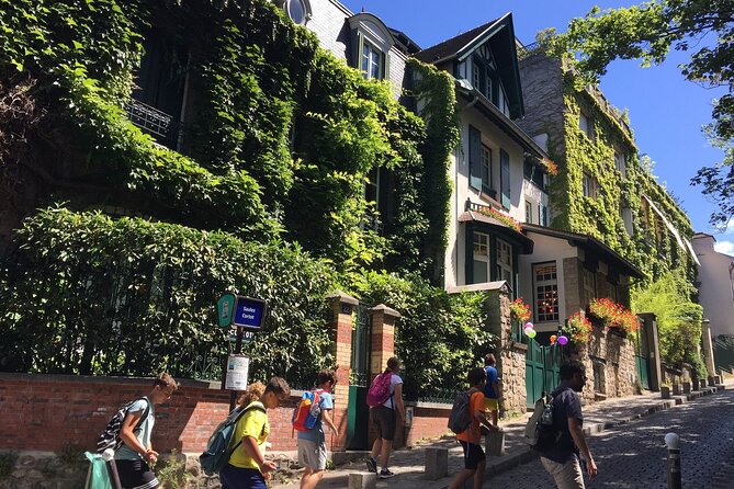 Paris: Montmartre Semi-Private Guided Walking Tour - Guide Power: Small Group, Big Personality