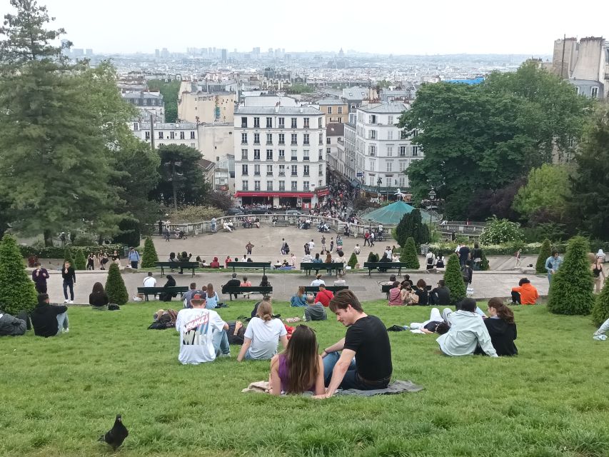 Paris: Montmartre Small Group Guided Walking Tour - Montmartre, but with room to breathe