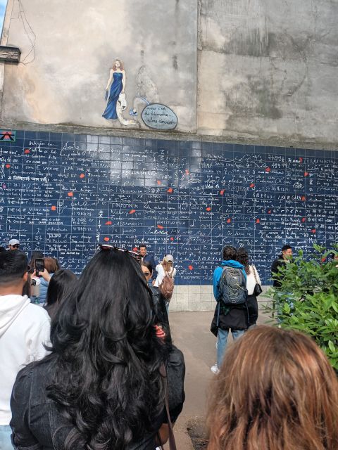Paris: Montmartre Small Group Guided Walking Tour - Vigne du Clos Montmartre: the vineyard detour you’ll remember