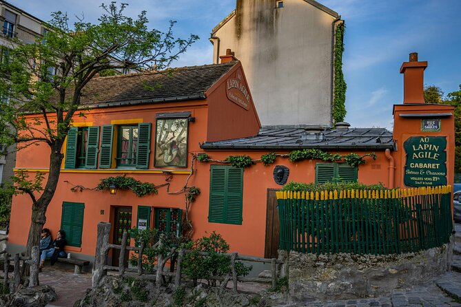 Paris - Montmartre Small Group Walking Tour with a True Local - Sacré-Cœur and Place du Tertre: viewpoints and the working art street