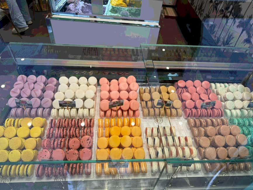 Paris: Montmartre Walking Tour with Pastry Tasting - Price, time, and group size: does it add up?