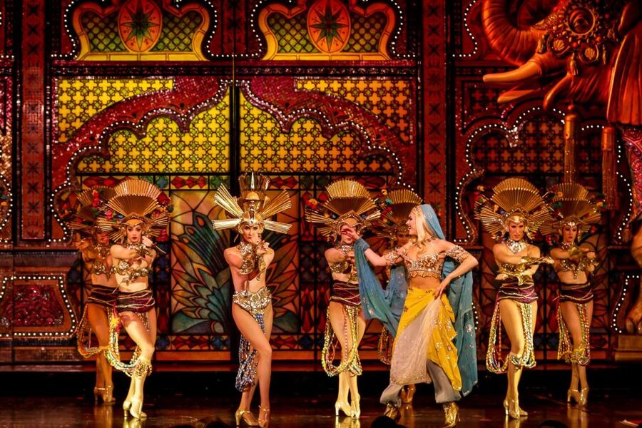 Paris: Moulin Rouge Cabaret Show Ticket with Champagne - Seats, tables, and the cramped reality you should plan for