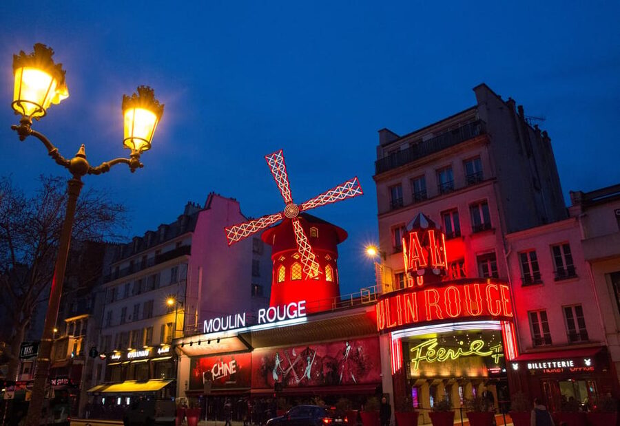 Paris: Moulin Rouge Show with Champagne and Drop-Off Service - Dress Code and Cloakroom: The Rules That Affect Your Comfort