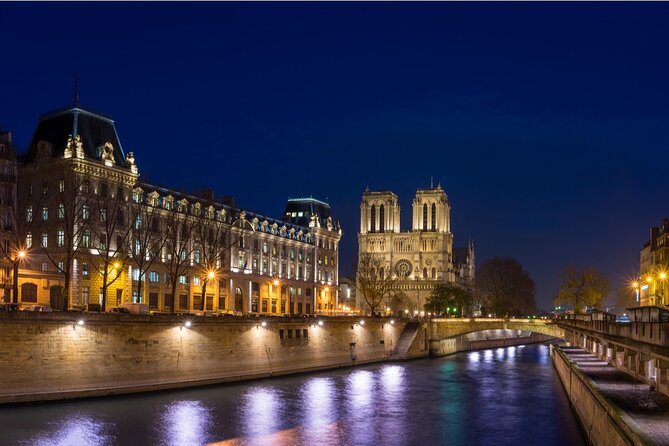 Paris Murder Mystery: Death on the Seine Quest and Tour - Where you start and how you finish near Paris landmarks
