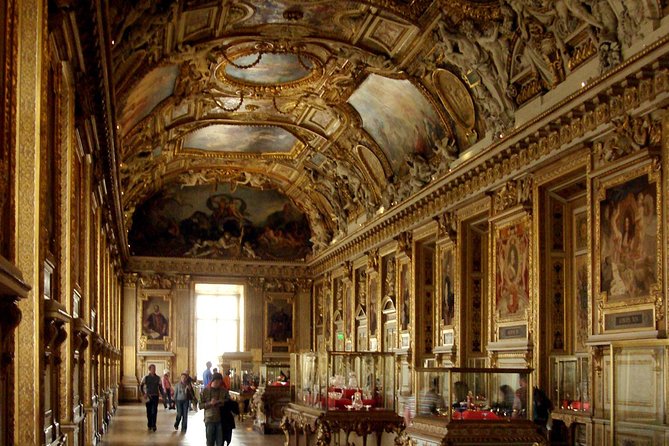 Paris Murders and Mysteries semi-private tour of the Louvre - English clarity, pace, and comfort: what to watch for