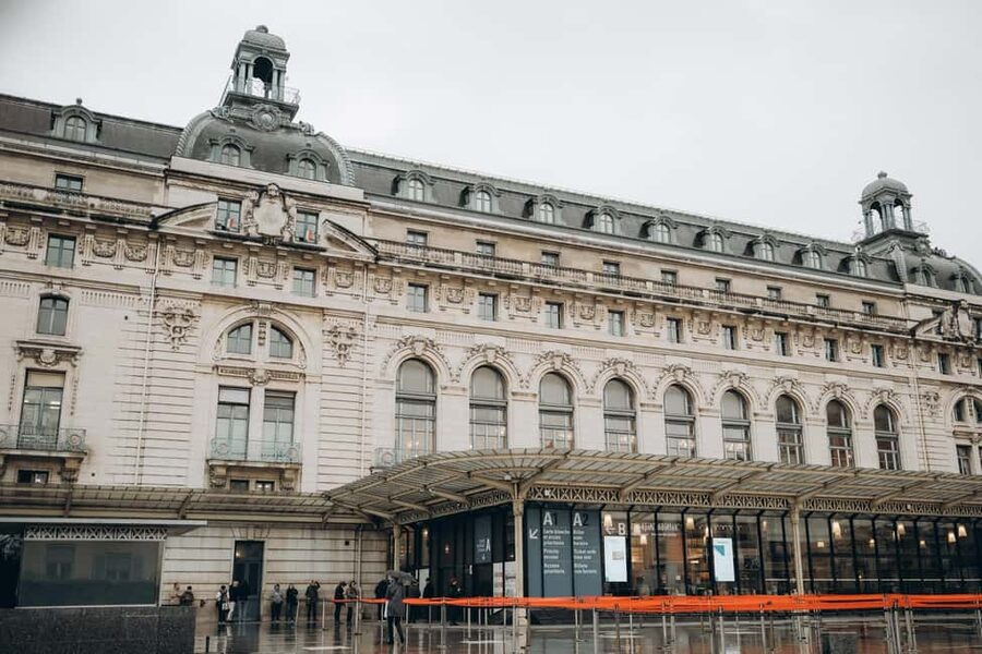 Paris: Musée d’Orsay Ticket and Guided Tour - Skip-the-Ticket Line, Walk Into the Orsay’s Main Hall