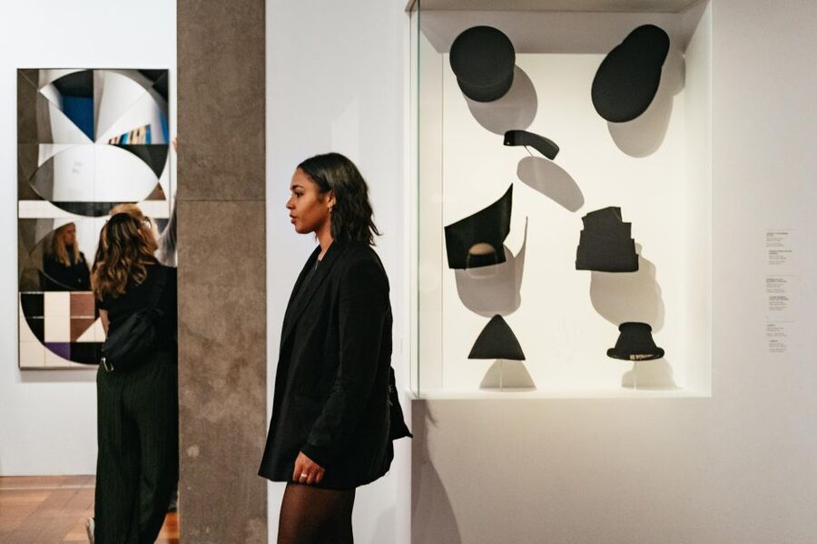 Paris: Musée Yves Saint Laurent Before Opening Hours Tour - The guide experience: motivated and focused explanations