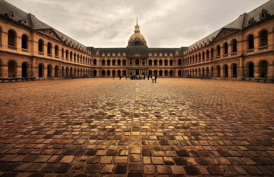 Paris: Napoleon Walking Tour with Les Invalides & Tomb Entry - From Pont Alexandre III to Place de la Concorde: Paris Reimagined