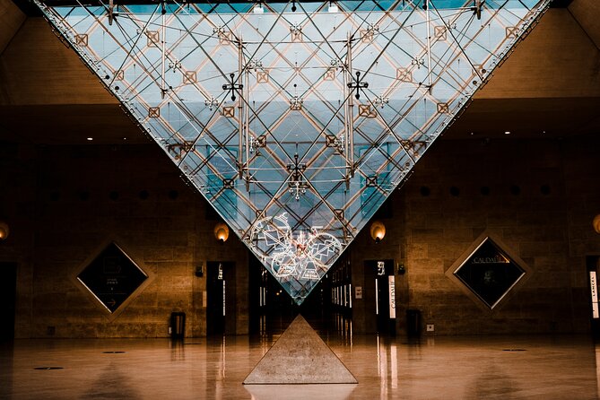 Paris: Night at the Louvre 6-people Max Guided Experience - Stop 1: Inside the Louvre Museum With Your Live English Guide