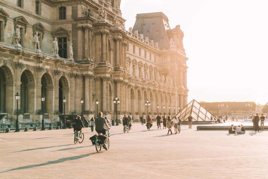 Paris: Night Small-Group Bike Tour & Boat Cruise - Meeting at Boutique Bike Tours and getting oriented fast