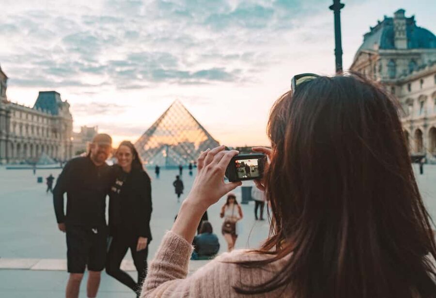 Paris: Night Small-Group Bike Tour & Boat Cruise - Île de la Cité breaks and the Notre Dame area at night