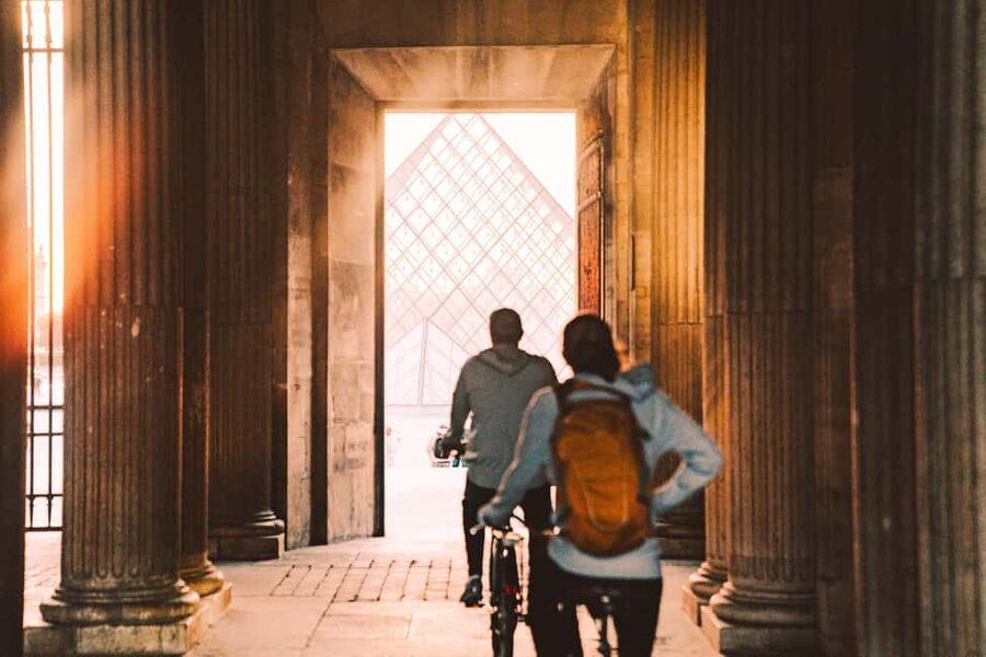 Paris: Night Small-Group Bike Tour & Boat Cruise - The Louvre sunset moment and the Tuileries connection