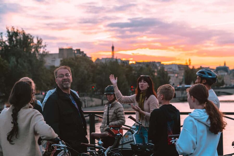 Paris: Night Small-Group Bike Tour & Boat Cruise - Seine River break and the one-hour cruise that ties it together