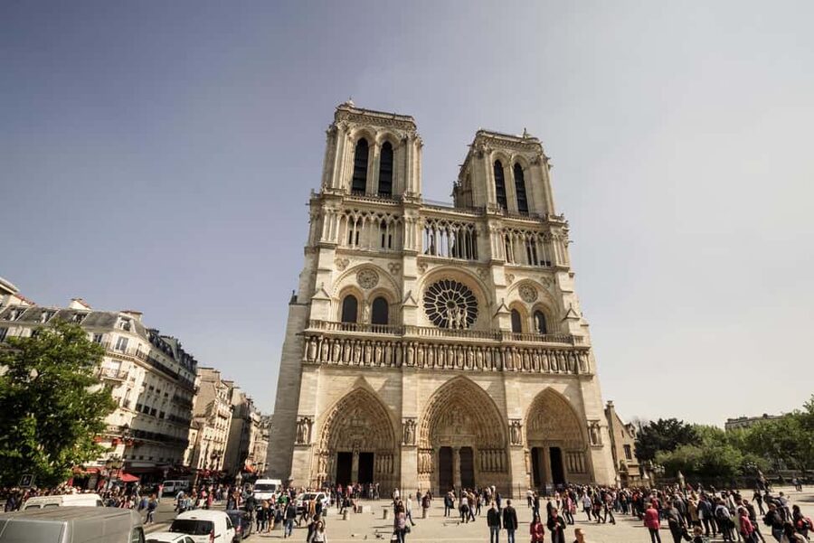 Paris: Notre Dame and Île de la Cité Walking Tour - The walking loop: cobblestones, squares, and real Paris stories