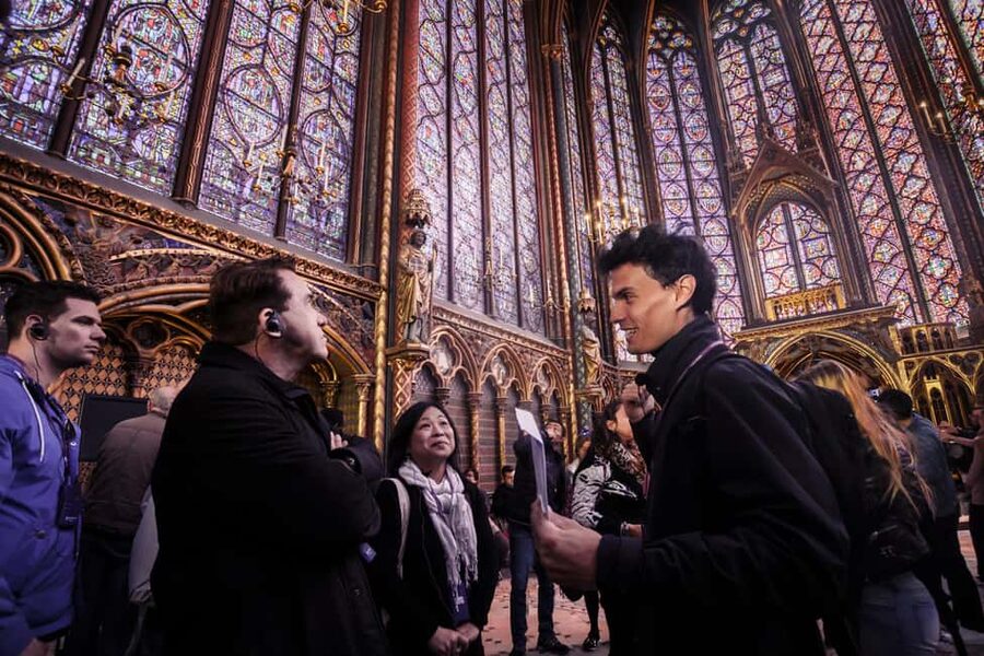 Paris: Notre Dame and Île de la Cité Walking Tour - The Charlemagne meeting point and the smart way to prepare