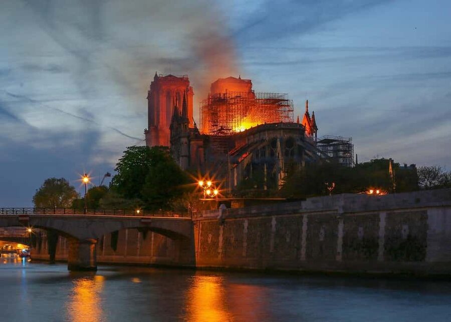 Paris: Notre-Dame Cathedral Guided Tour with Standard Entry - Price and value: is $24 worth it for Notre-Dame’s format?