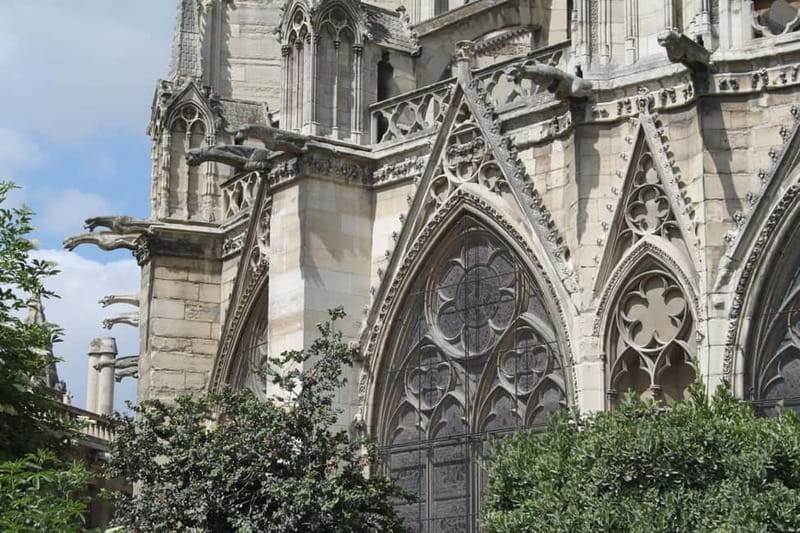 Paris: Notre Dame Exterior Private Guided Tour - Meeting Point: starting at Charlemagne et ses leudes, Parvis Notre Dame