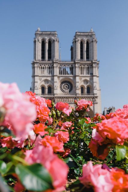 Paris: Notre Dame Exterior Walking Tour with Sainte Chapelle - Start at Hôtel de Ville and get oriented fast