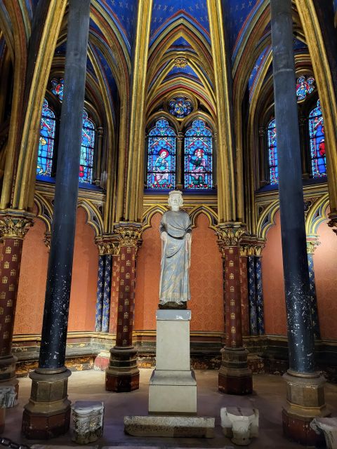 Paris: Notre Dame Exterior Walking Tour with Sainte Chapelle - Île de la Cité streets, Saint-Michel area, and local rhythm