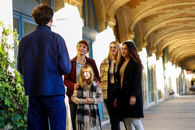 Paris: Notre Dame Gourmet Food & Wine Tour with a Culinary School - Rue du Pas de la Mule to Place des Vosges: Sweet and Savory Foundations