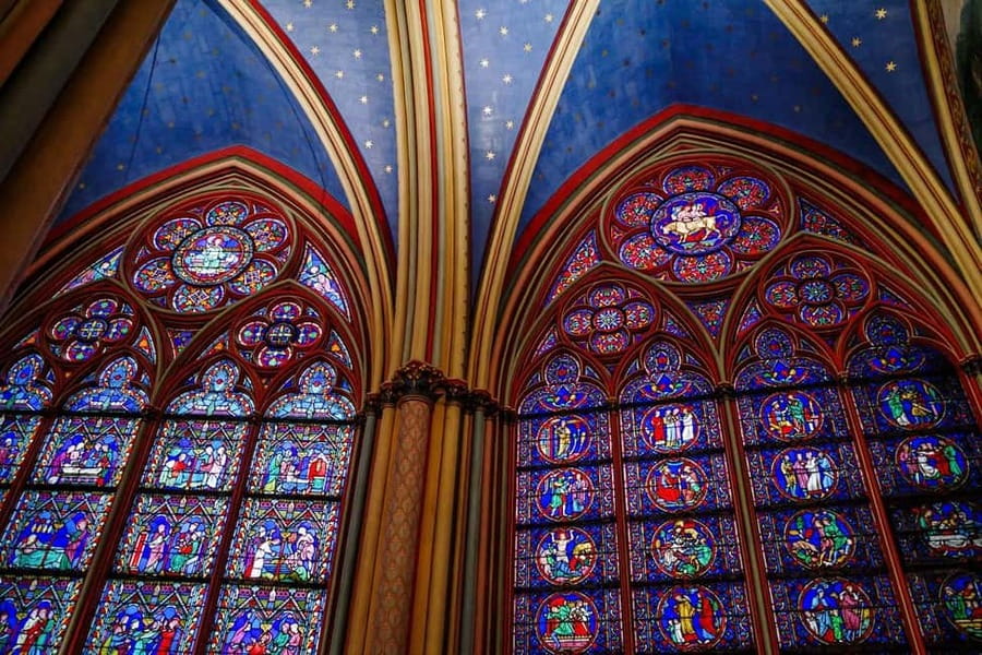 Paris: Notre-Dame Interior and Ile de la Cité Guided Tour - Passing Sainte-Chapelle and the Conciergerie: the street-level “what to notice next”