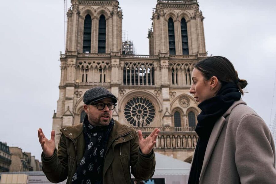 Paris: Notre-Dame Interior and Ile de la Cité Guided Tour - Meeting near Pont Neuf: Henri IV statue is the key