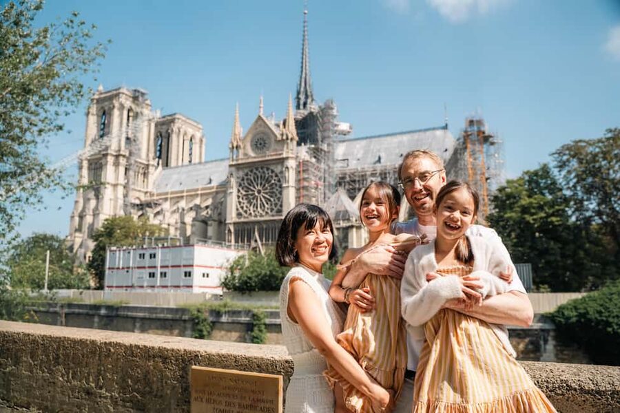 Paris: Notre Dame Interior Guided Tour with Entry Included - The 1-Hour Interior Route: Nave, Choir, and Light