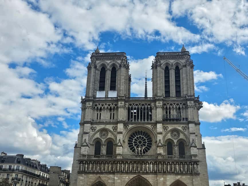 Paris: Notre Dame Outdoor Tour with Sainte-Chapelle / Crypt. - Pont au Double start: how to find your group fast