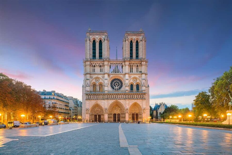 Paris: Notre-Dame Professional Guided Tour with Free Entry - Who This Works For (and Who Might Feel Shorted)