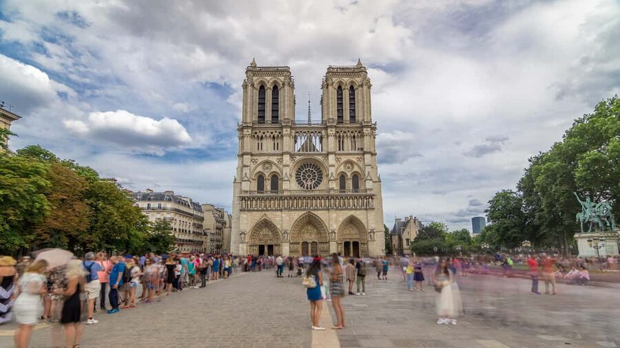 Paris: Notre-Dame Professional Guided Tour with Free Entry - Where to Meet: Notre-Dame Pharmacy and the One Journey Sign