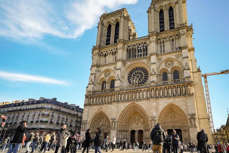 Paris: Notre-Dame Professional Guided Tour with Free Entry - Meeting Notre-Dame Where It’s Real: Île de la Cité Origins