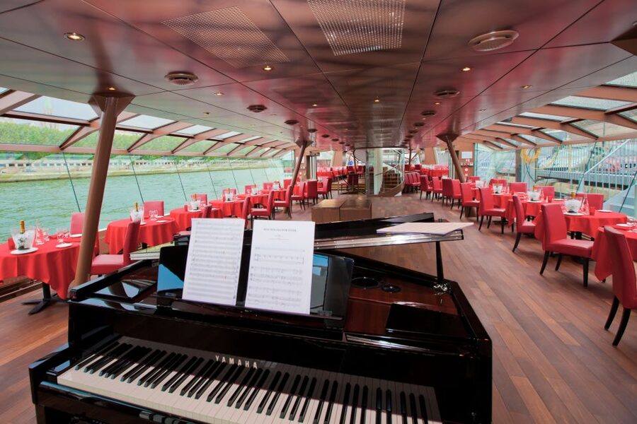 Paris : NYE Special Diner Cruise on the Seine River - What You’ll Like Most (and Who Might Find It Less Perfect)