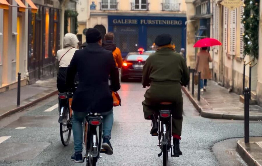 Paris: Off the Beaten Path City Secrets Bike Tour - Bourse de Commerce and the ride back: finishing with a modern note