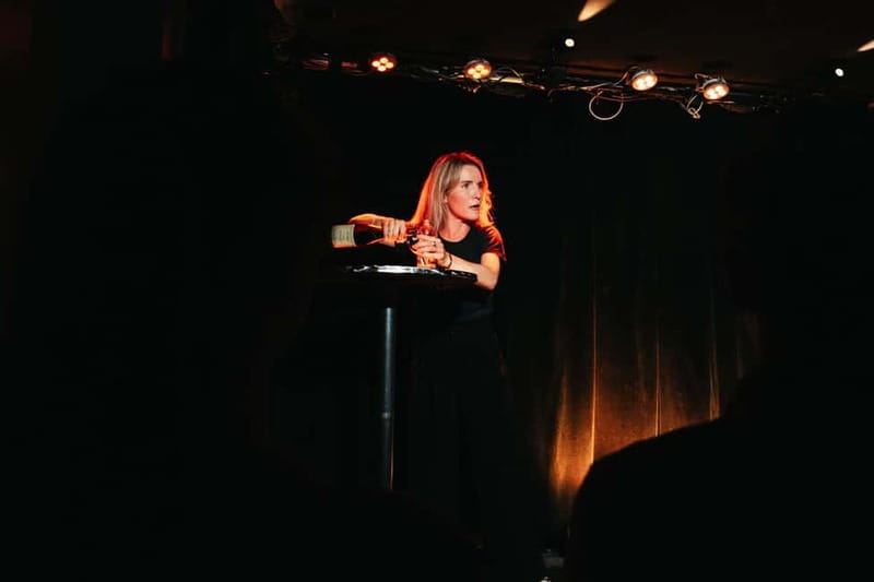 Paris: Oh My God She's Parisian! English Comedy Show - Audience interaction: The risk and the reward