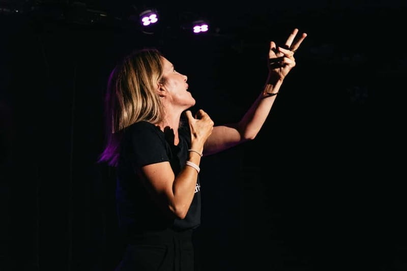 Paris: Oh My God She's Parisian! English Comedy Show - A realistic plan for your night around the show