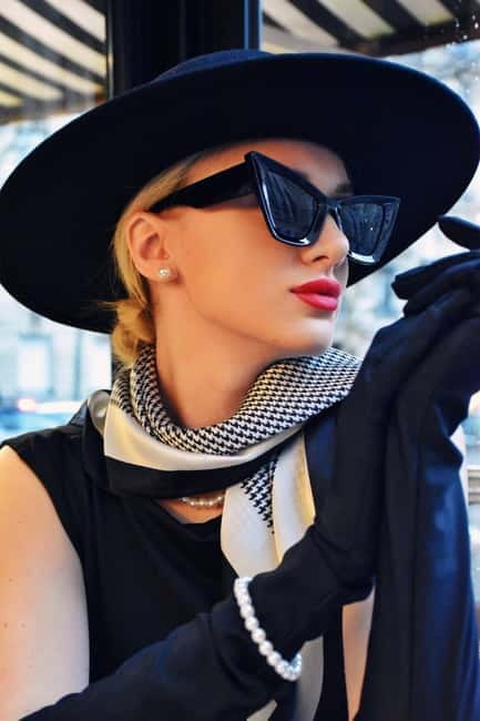 Paris: Old Money Photo Shoot with Outfits and Accessories - Quick hits you’ll care about