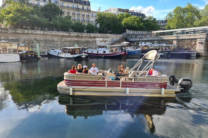 Paris on the Seine side: Magical private cruise - Meeting at Quai François Mitterrand and Getting Set Up Fast