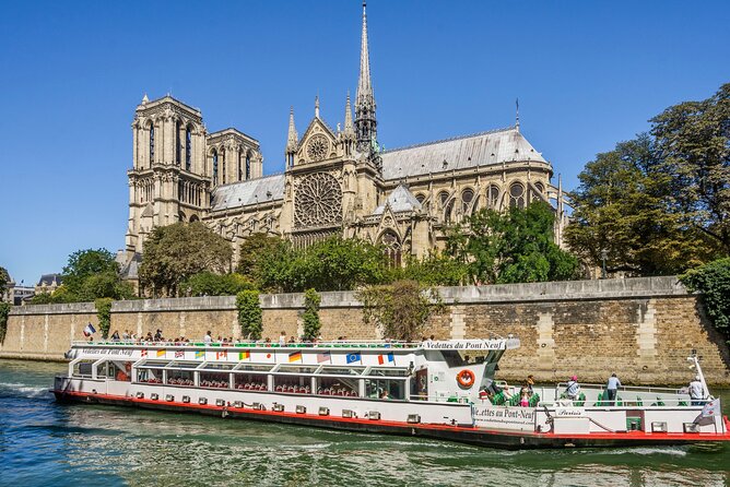Paris - One Hour Seine River Cruise with Recorded Commentary - The one-hour cruise: what you’re really paying for