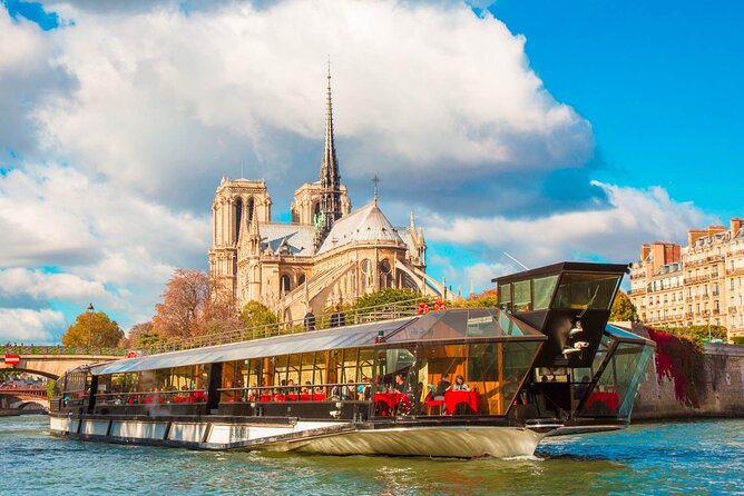 Paris - One Hour Seine River Cruise with Recorded Commentary - Recorded commentary in multiple languages: helpful, but know its limits