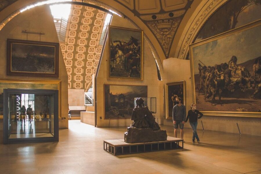 Paris: Orsay Museum Entry Ticket and Digital Audio Guide App - Inside the station: using architecture as your orientation